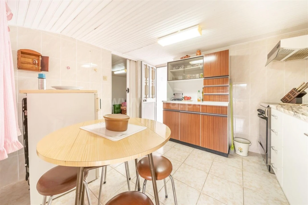 Moradia T3 para Venda em Erada Foto 4