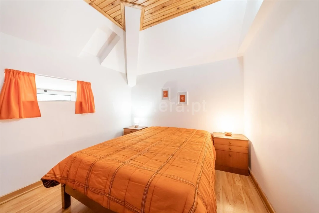 Moradia T6 para Venda em Cortes do Meio Foto 18