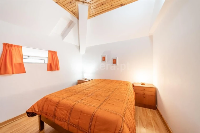 Moradia T6 para Venda em Cortes do Meio Foto 18