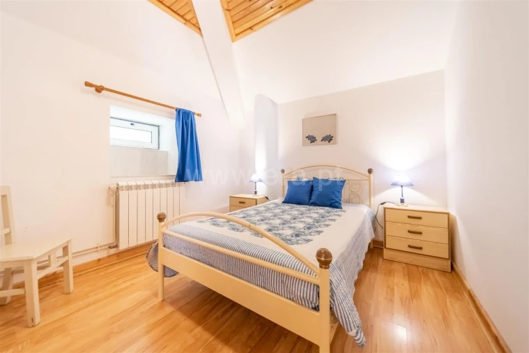 Moradia T6 para Venda em Cortes do Meio Foto 4