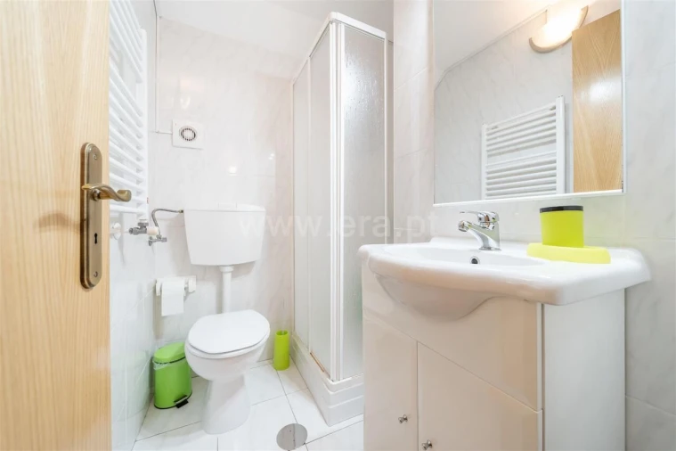 Moradia T6 para Venda em Cortes do Meio Foto 5