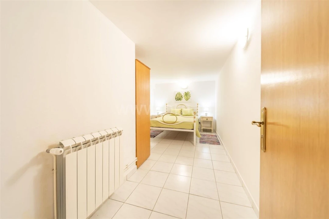 Moradia T6 para Venda em Cortes do Meio Foto 8