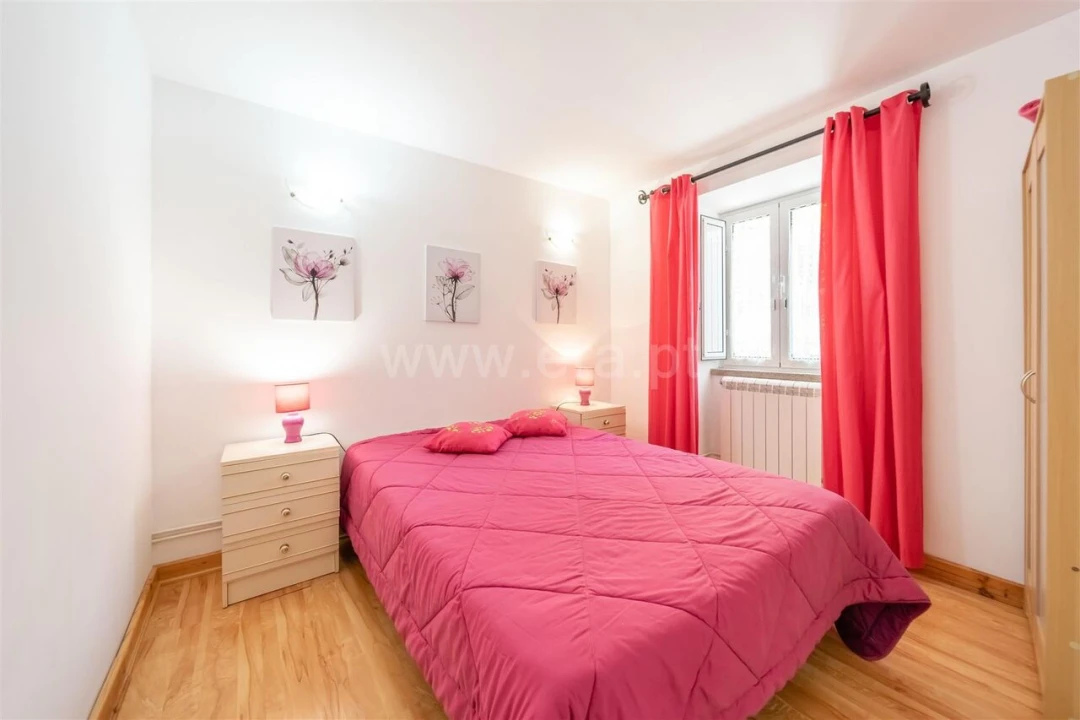 Moradia T6 para Venda em Cortes do Meio Foto 11