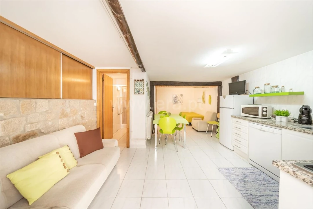 Moradia T6 para Venda em Cortes do Meio Foto 6