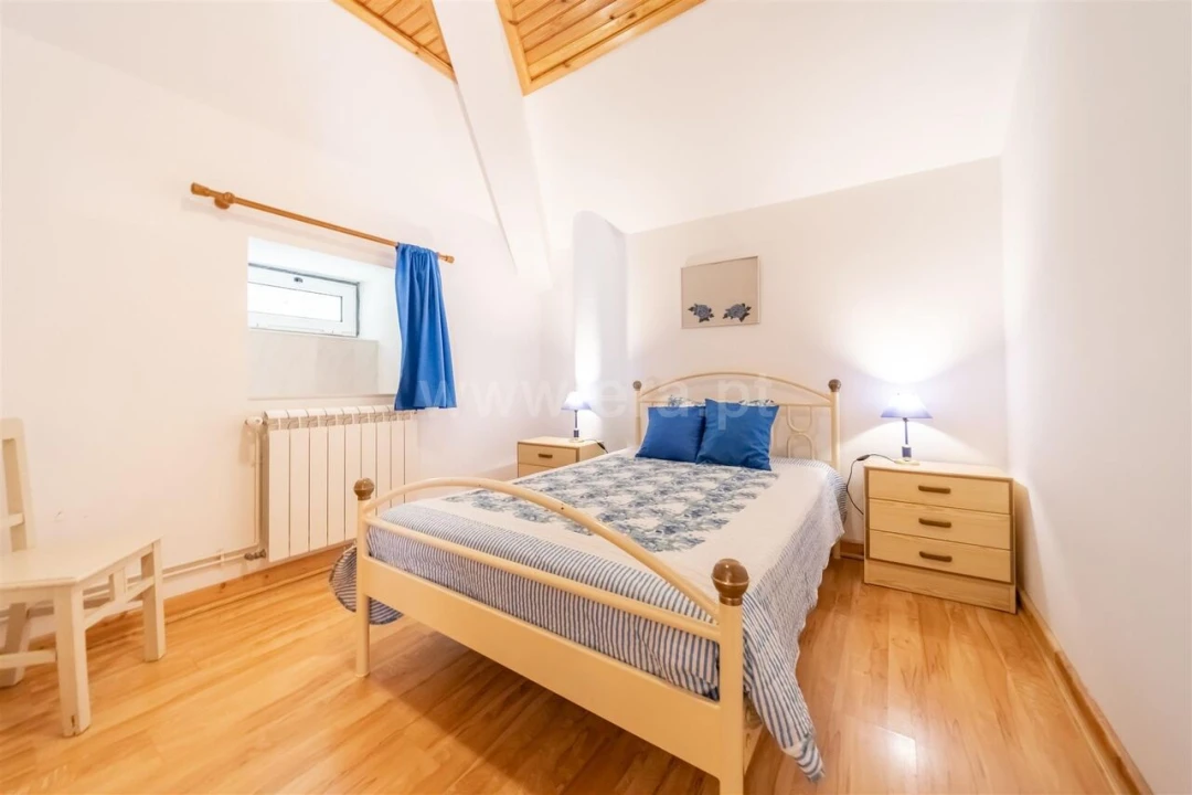 Moradia T6 para Venda em Cortes do Meio Foto 4