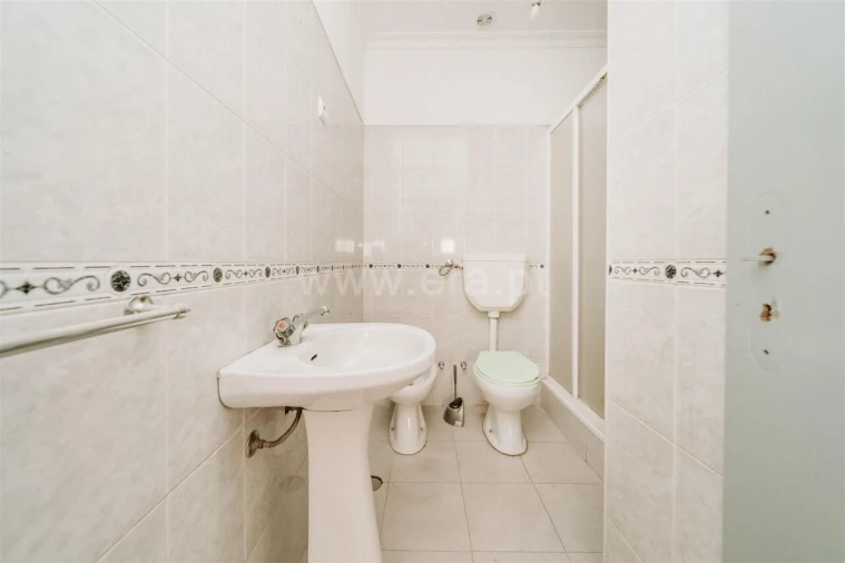 Prédio para Venda em Tortosendo Foto 7