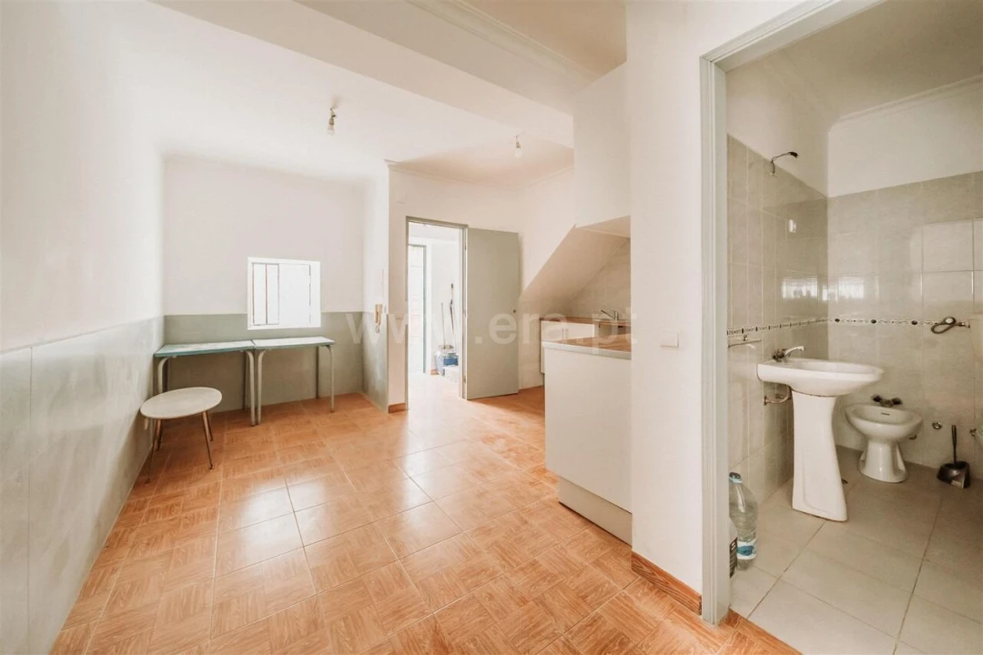 Prédio para Venda em Tortosendo Foto 6