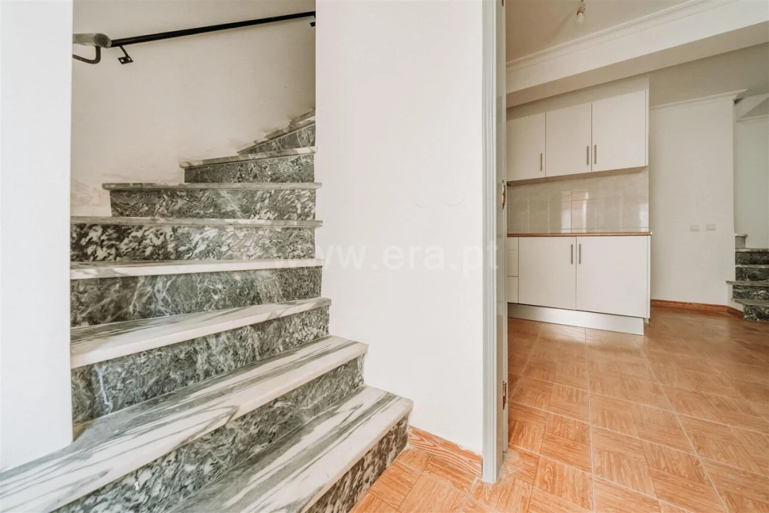 Prédio para Venda em Tortosendo Foto 3