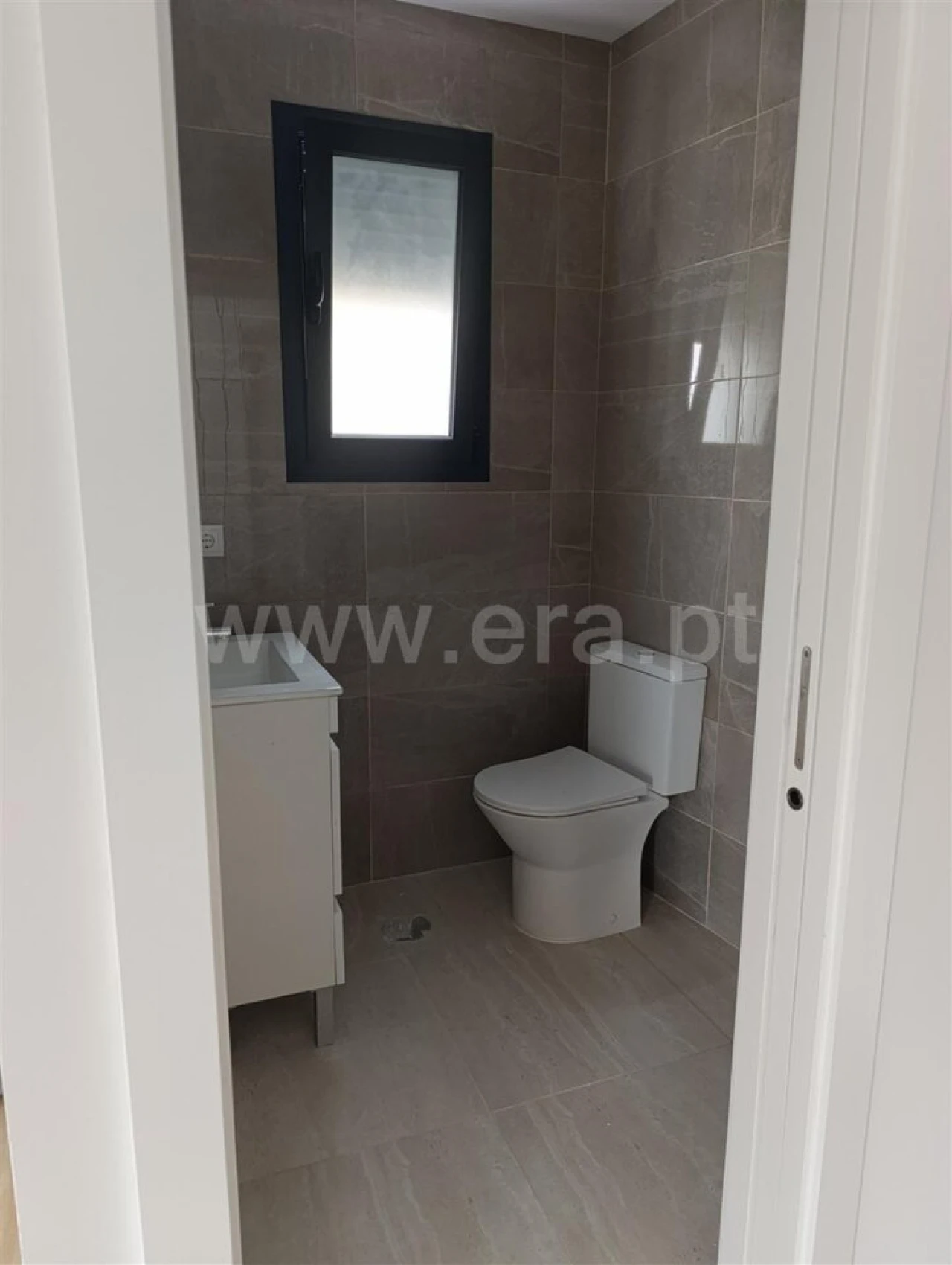 Apartamento T1 para Venda em Tortosendo Foto 3