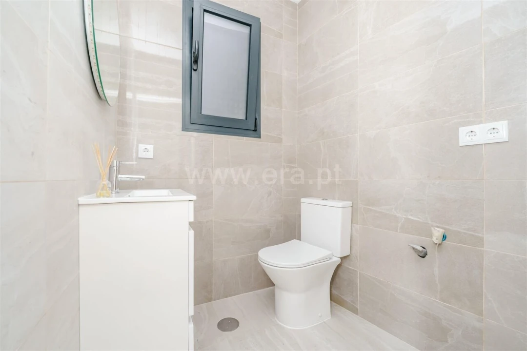 Apartamento T1 para Venda em Tortosendo Foto 2