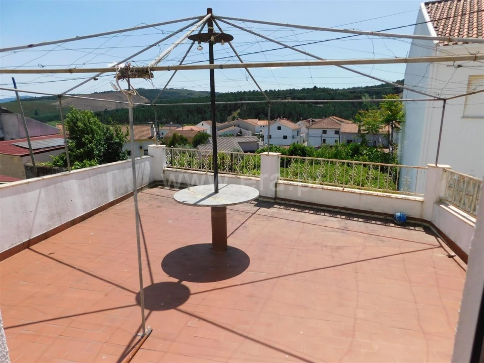 Moradia T4 para Venda em Erada Foto 7