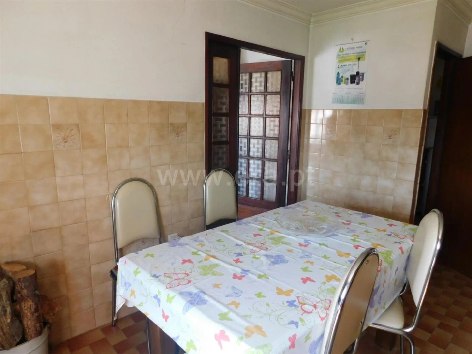 Moradia T4 para Venda em Erada Foto 3