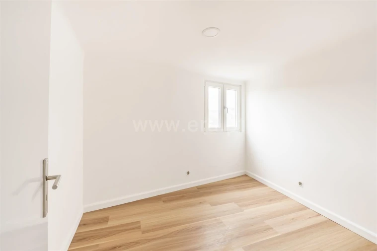 Moradia T4 para Venda em Paul Foto 4