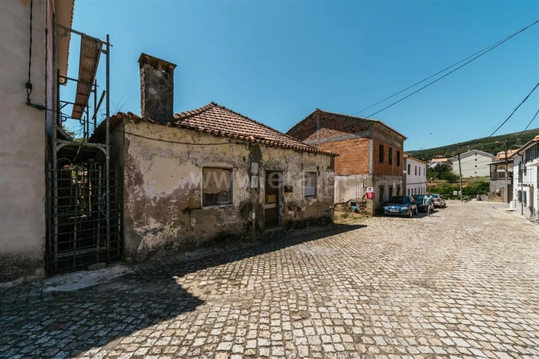 Moradia T2 para Venda em Tortosendo Foto 2