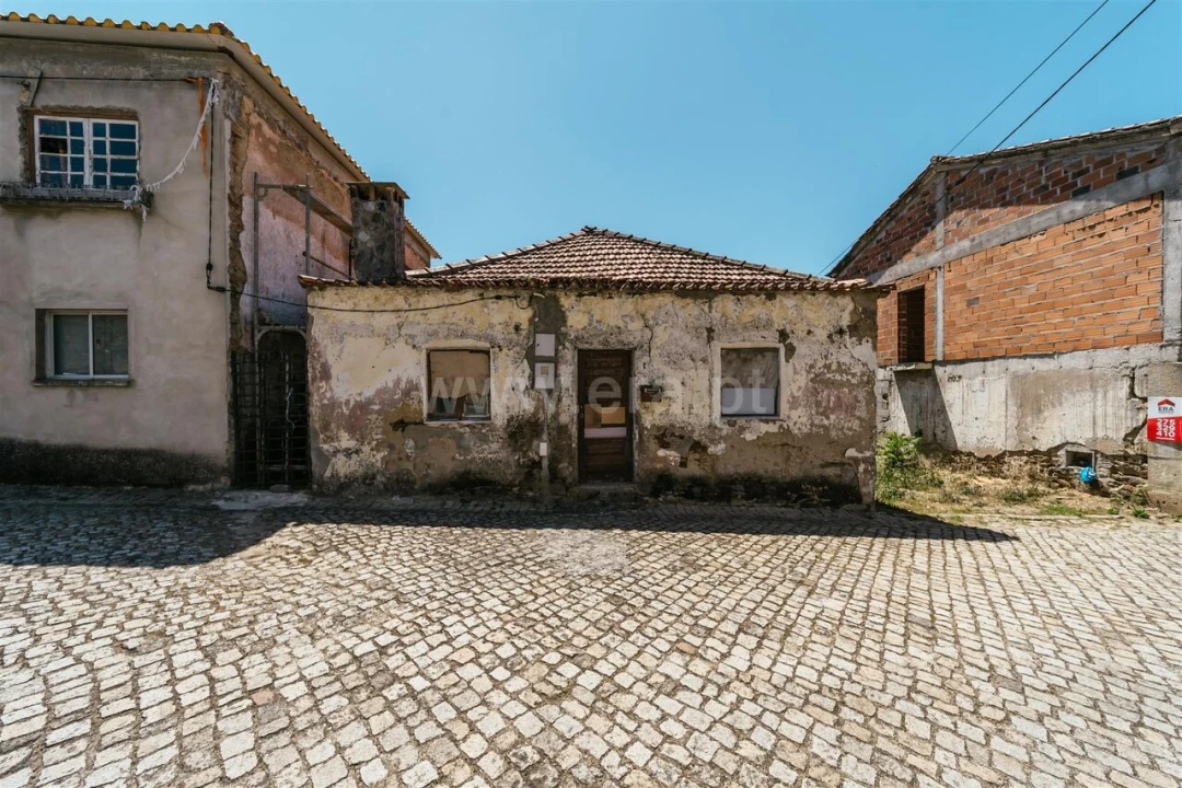 Moradia T2 para Venda em Tortosendo Foto 1