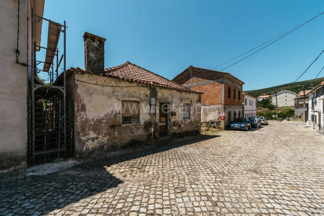 Moradia T2 para Venda em Tortosendo Foto 2