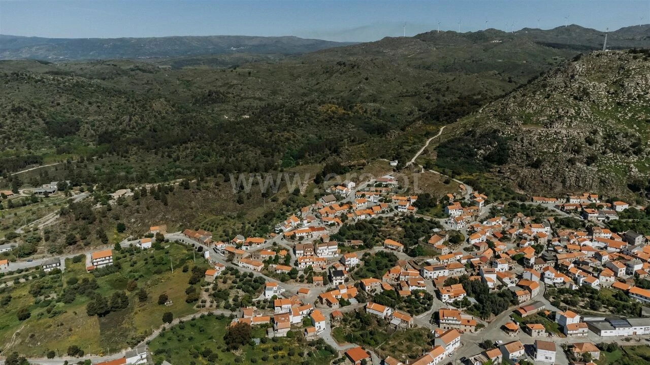 Moradia T2 para Venda em Bendada Foto 4