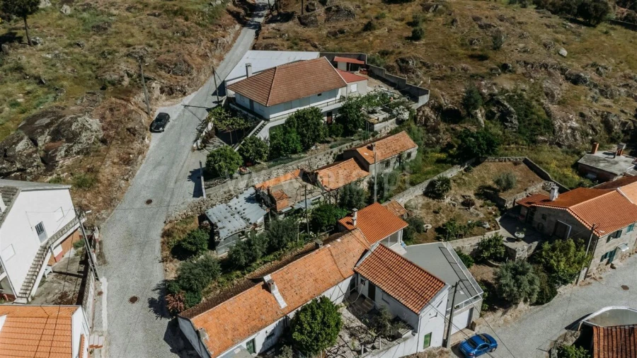 Moradia T2 para Venda em Bendada Foto 9