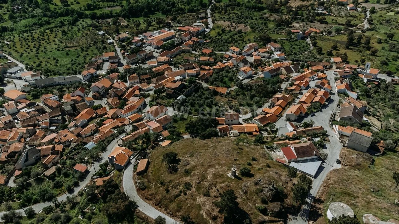 Moradia T2 para Venda em Bendada Foto 6