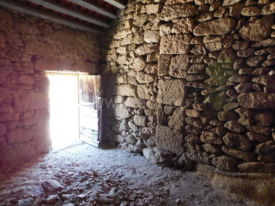 Moradia T0 para Venda em Sortelha Foto 5