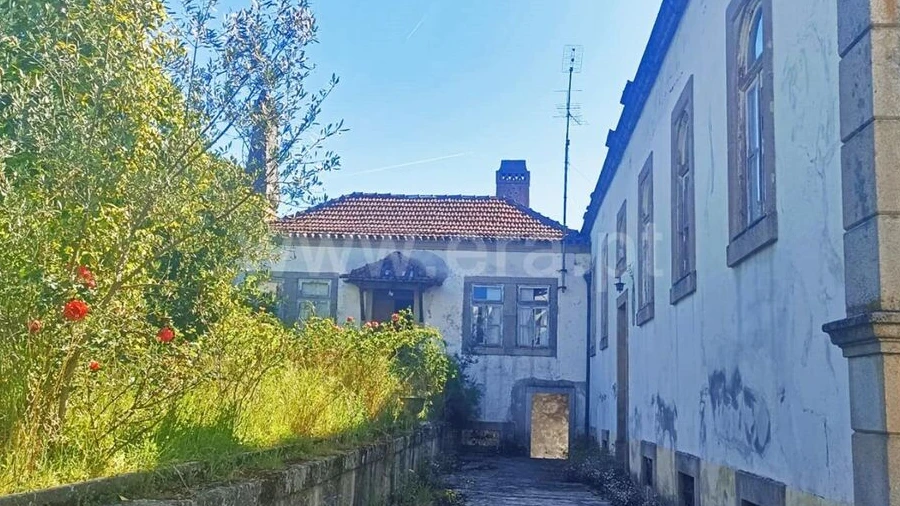 Moradia T15 para Venda em Tortosendo