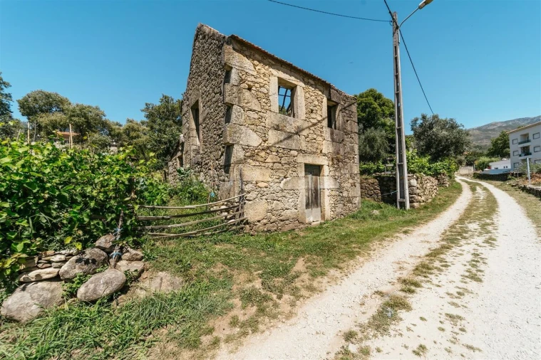 Terreno para Venda em Unhais da Serra Foto 1