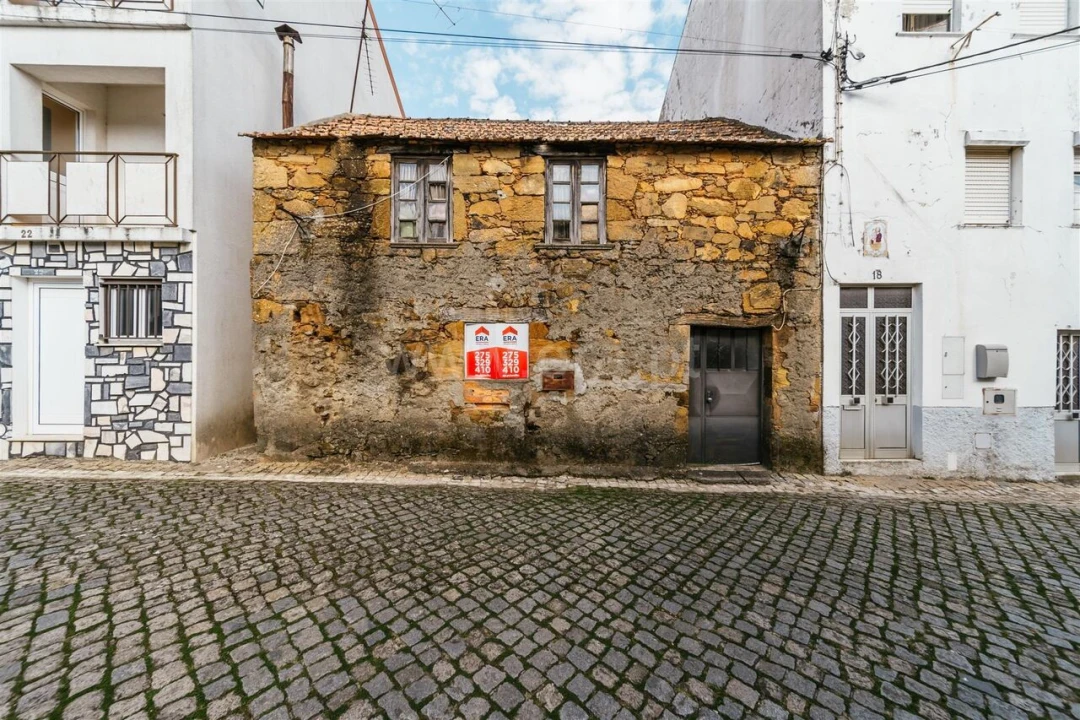 Moradia T2 para Venda em Erada Foto 3