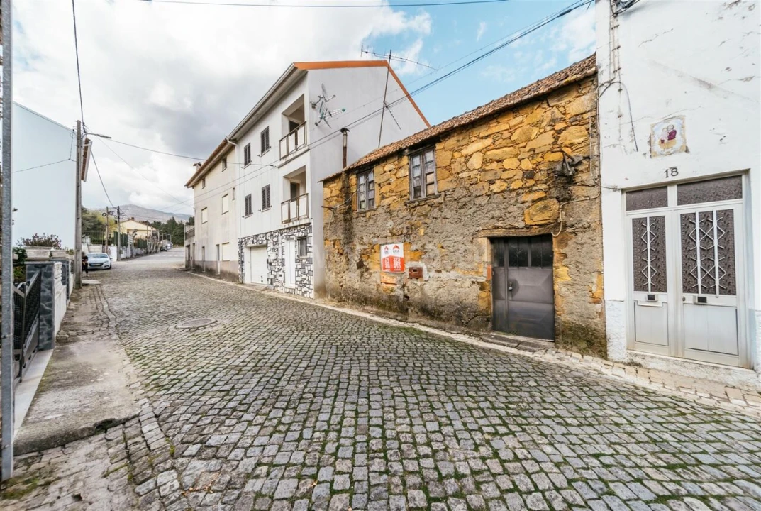 Moradia T2 para Venda em Erada Foto 1