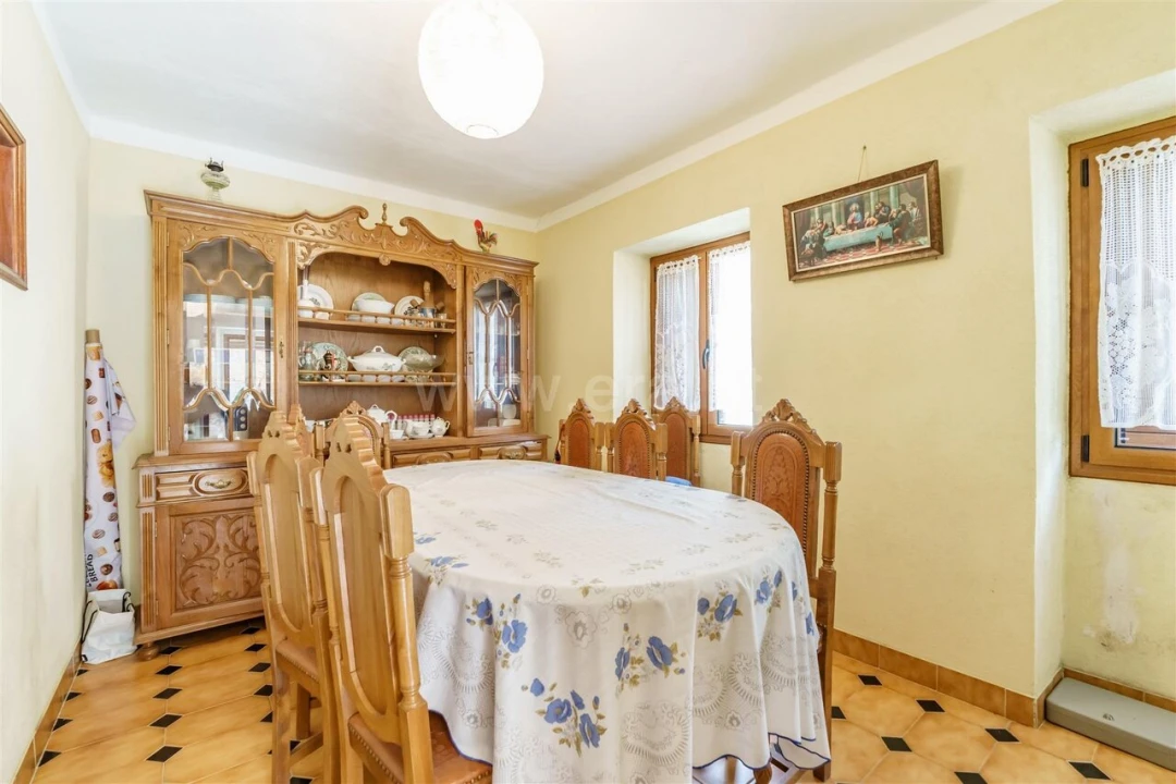 Moradia T4 para Venda em Pero Viseu Foto 5