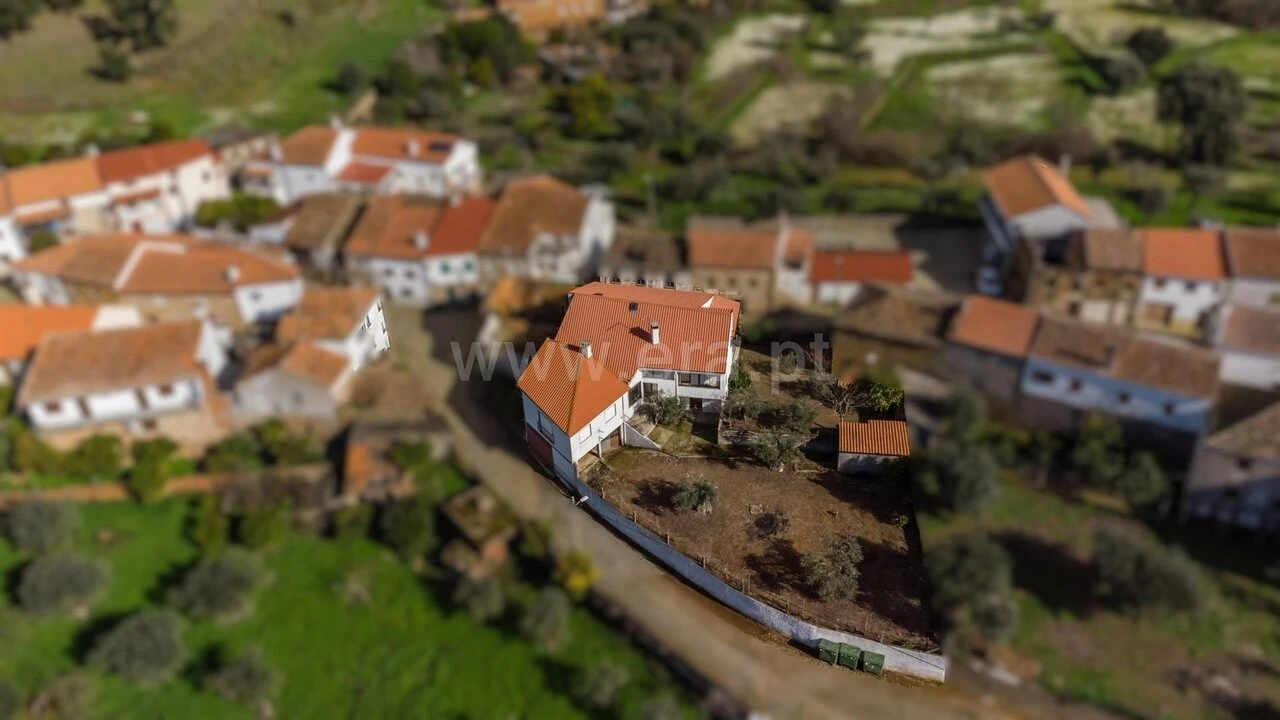Moradia T4 para Venda em Pero Viseu Foto 1