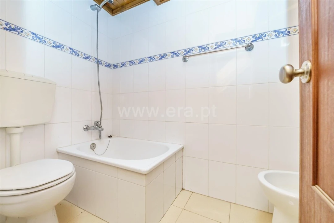 Moradia T2 para Venda em Alcaide Foto 13