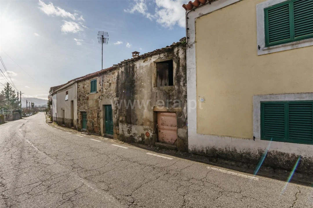 Moradia T2 para Venda em Fatela Foto 1