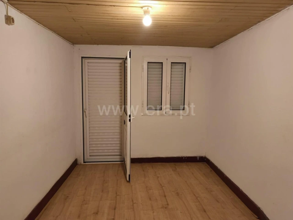 Moradia T2 para Venda em Telhado Foto 11