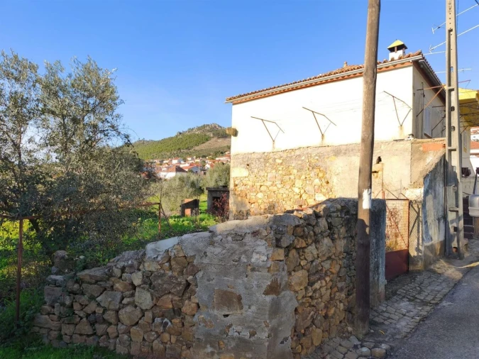 Moradia T2 para Venda em Penha Garcia Foto 17