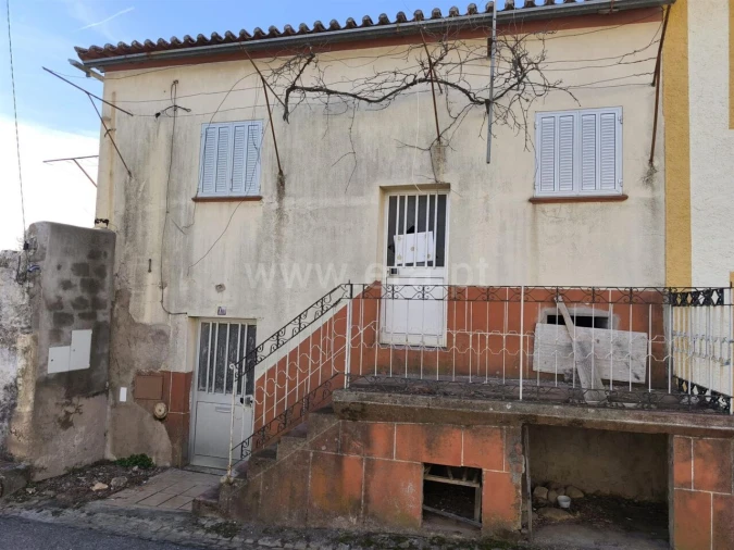 Moradia T2 para Venda em Penha Garcia Foto 2