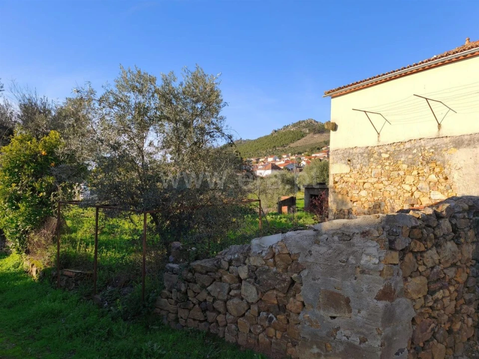 Moradia T2 para Venda em Penha Garcia Foto 18