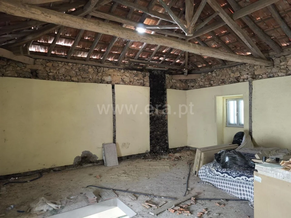 Moradia T2 para Venda em Penha Garcia Foto 12