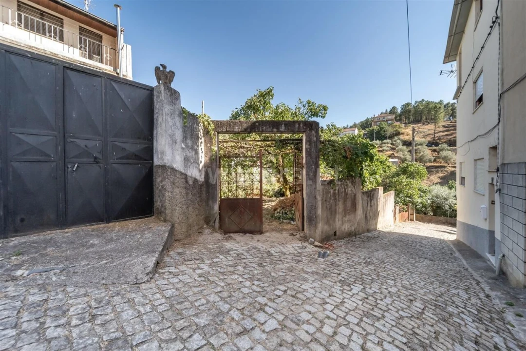 Moradia T1 para Venda em Silvares Foto 11