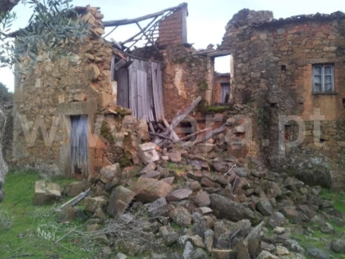 Moradia T1 para Venda em Telhado Foto 2