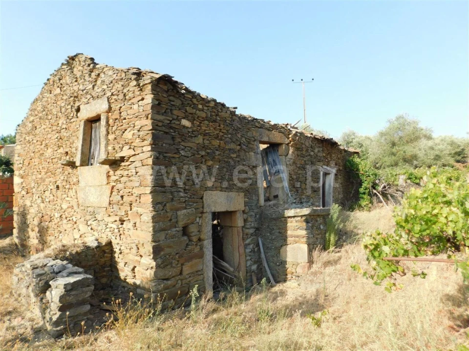 Terreno para Venda em Enxames Foto 1