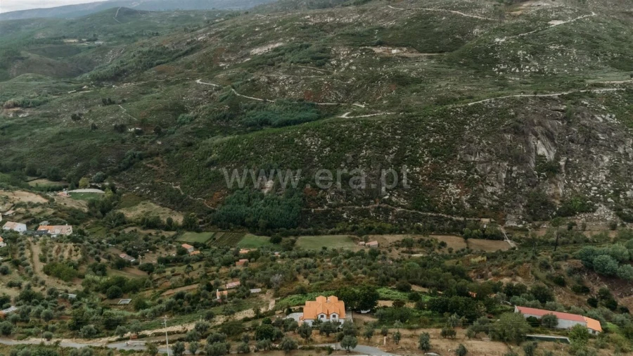 Moradia T5 para Venda em Cortes do Meio Foto 20