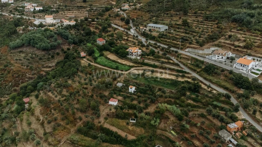 Moradia T5 para Venda em Cortes do Meio Foto 17