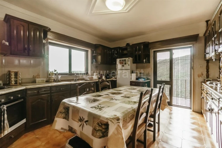 Moradia T5 para Venda em Cortes do Meio Foto 12