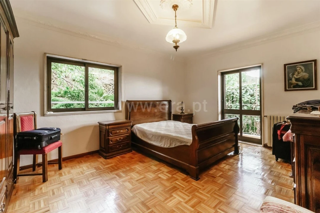 Moradia T5 para Venda em Cortes do Meio Foto 11