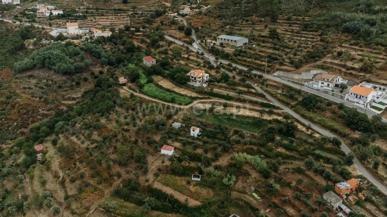 Moradia T5 para Venda em Cortes do Meio Foto 17