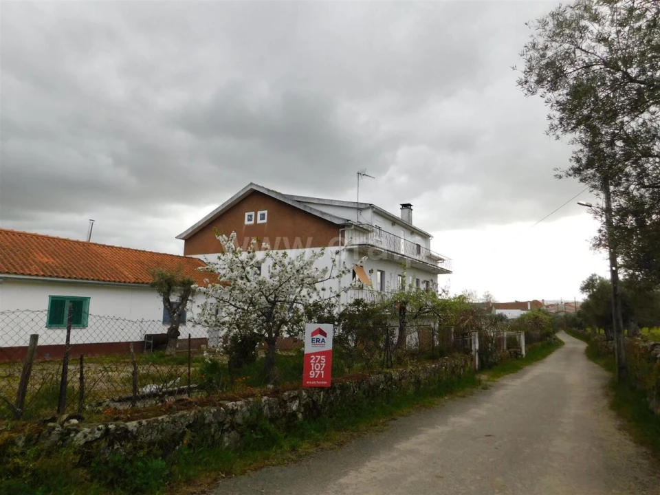 Moradia T5 para Venda em Cotimos Foto 1