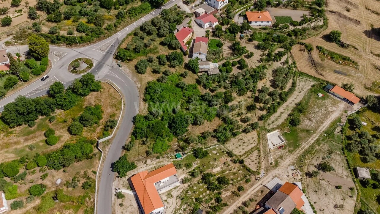 Terreno para Venda em Alpedrinha Foto 1