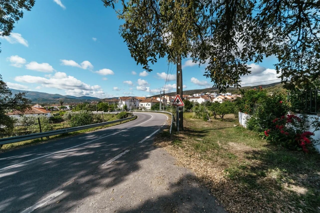 Terreno para Venda em Telhado Foto 2