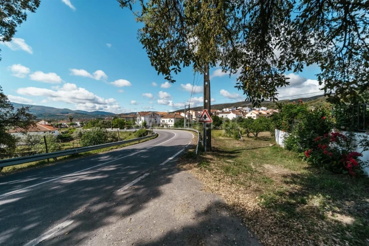 Terreno para Venda em Telhado Foto 2
