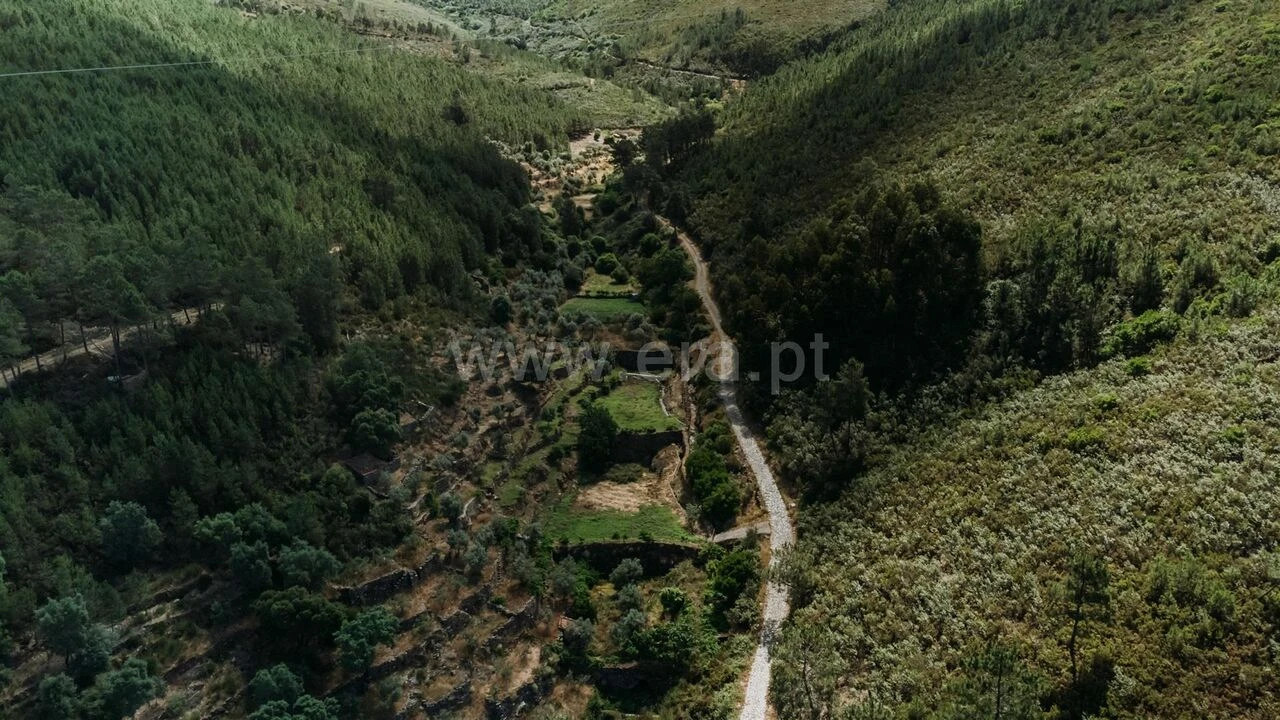 Terreno para Venda em Bogas de Cima Foto 3